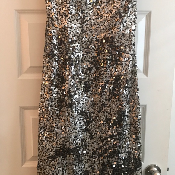 Prom dress - Picture 3 of 8